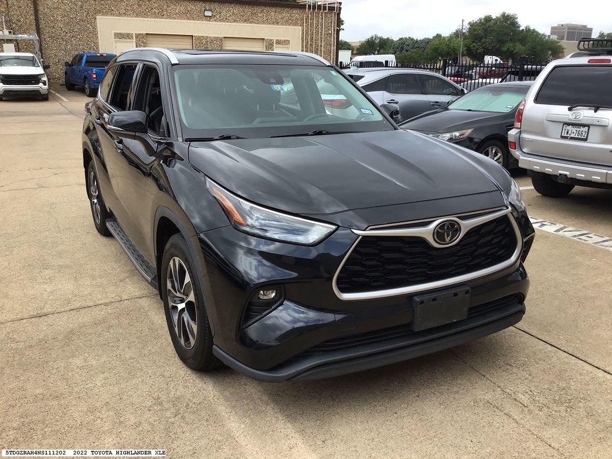 Used 2022 Toyota Highlander XLE image 6