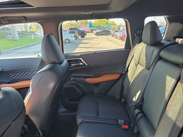 New 2025 Mitsubishi Outlander SEL image 13