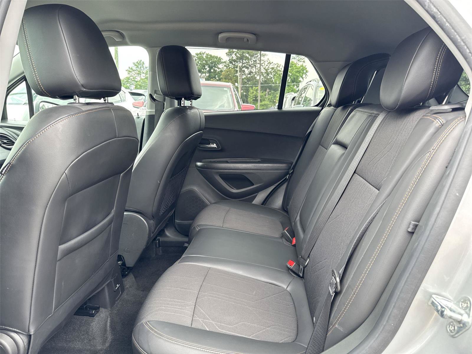 Used 2020 Chevrolet Trax LT w/ LT Convenience Package FWD image 23