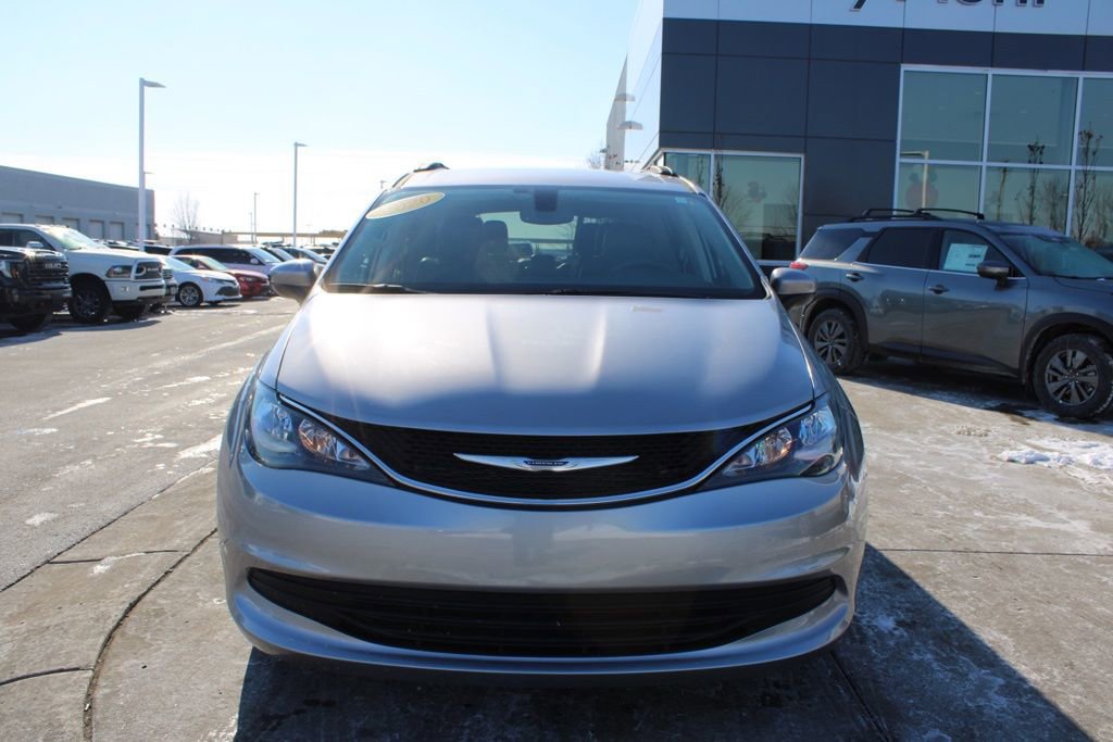 Used 2020 Chrysler Voyager Lxi image 2