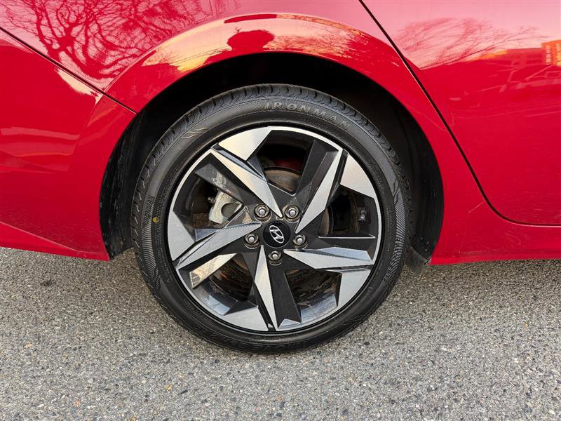 Used 2021 Hyundai Elantra Limited image 16