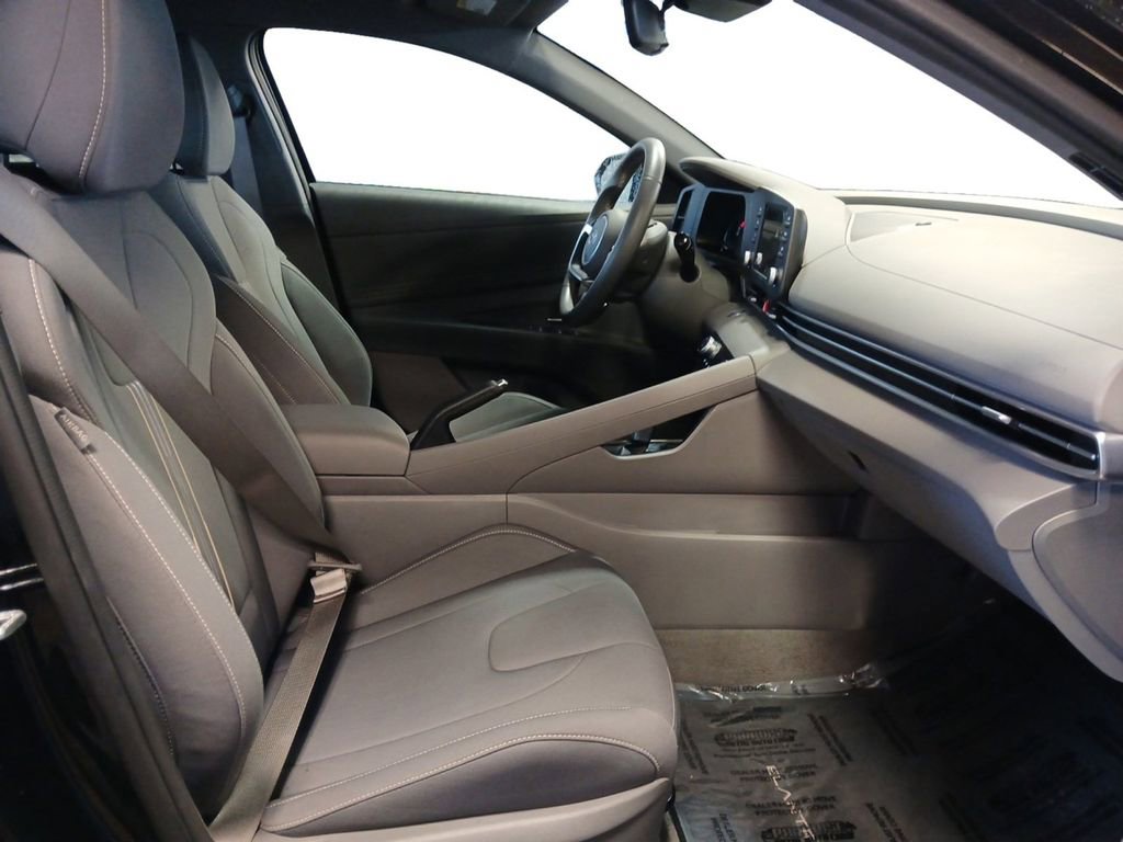 Certified 2025 Hyundai Elantra Sport FWD image 15