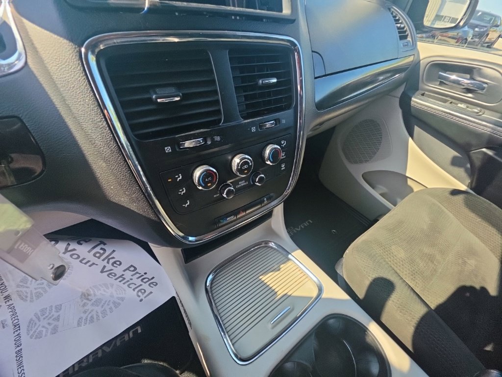 Used 2015 Dodge Grand Caravan SXT w/ Rear Park Assist Package FWD image 19