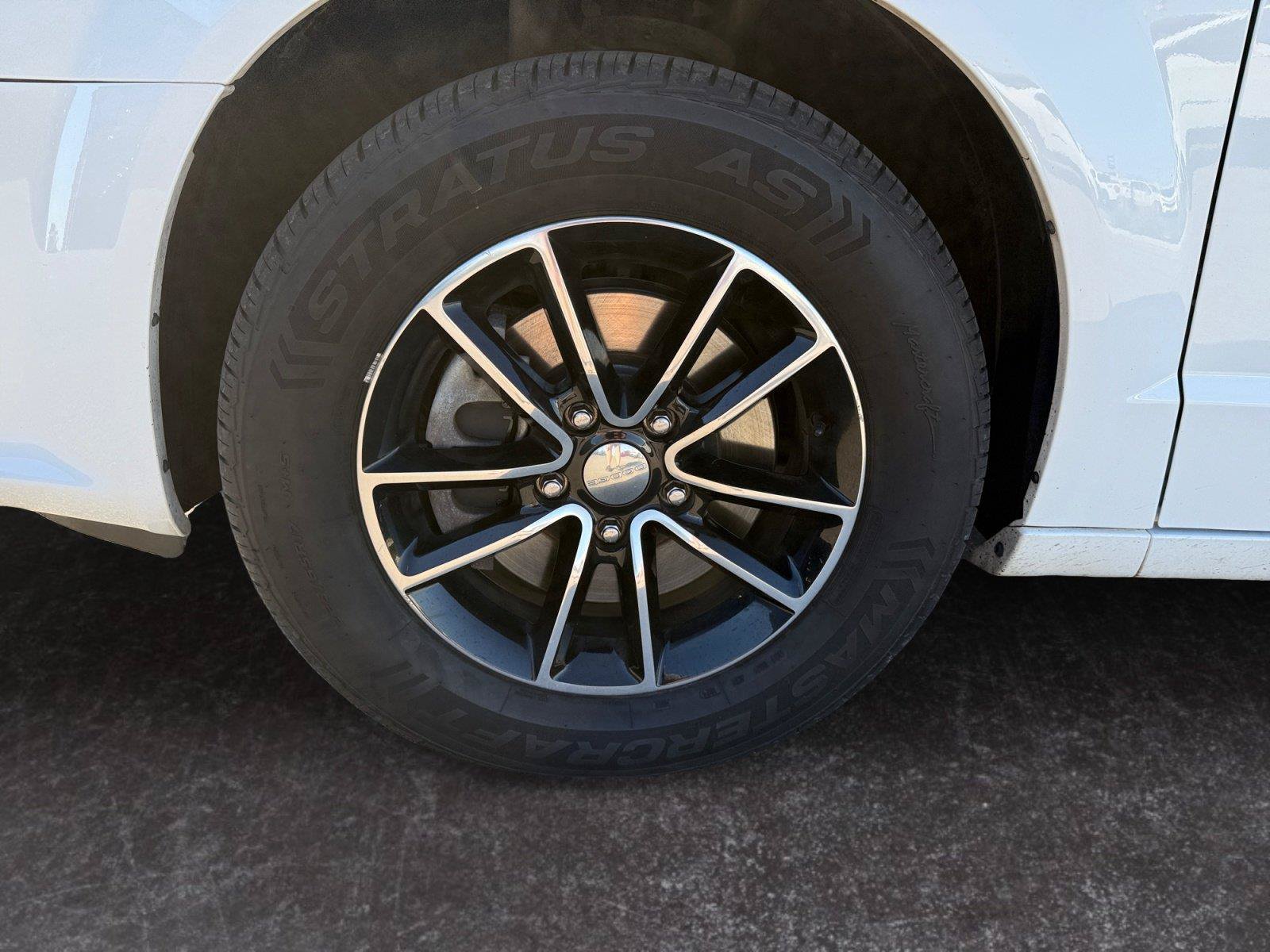 Used 2016 Dodge Grand Caravan SXT FWD image 27