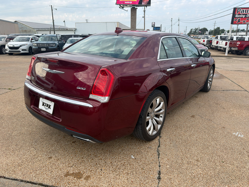 Used 2018 Chrysler 300 Limited RWD image 5