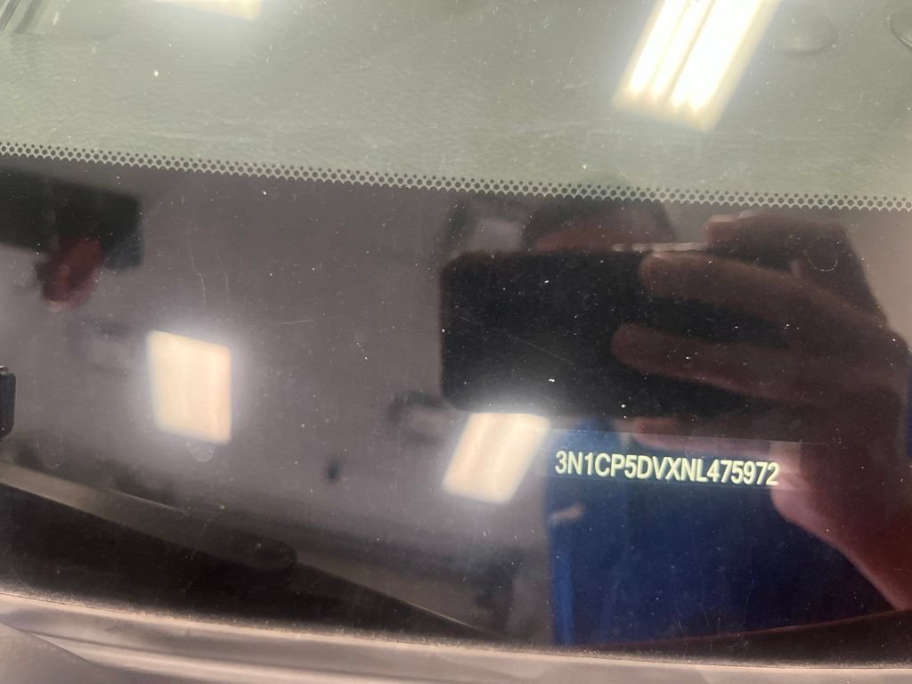 Used 2022 Nissan Kicks SR w/ Premium Package FWD image 3