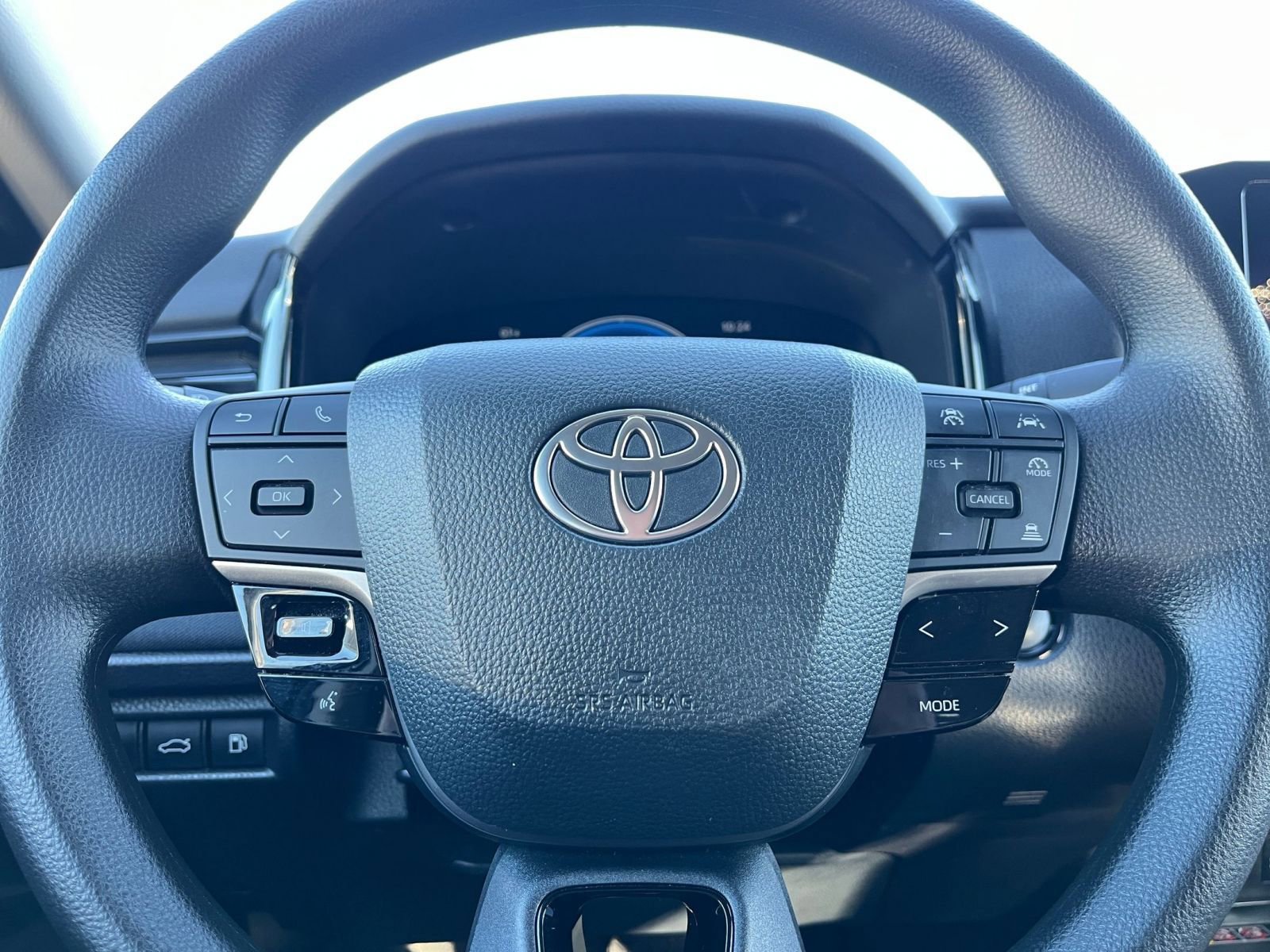 Used 2025 Toyota Camry LE image 27