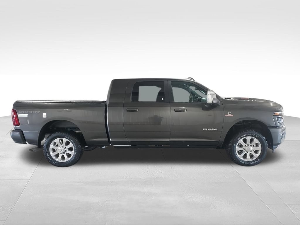 New 2026 RAM 2500 Laramie AWD/4WD image 9