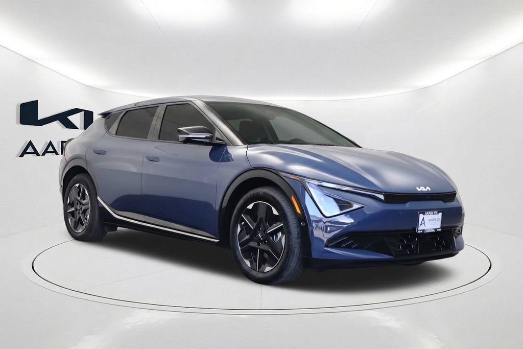 Used 2025 Kia EV6 Wind RWD image 3