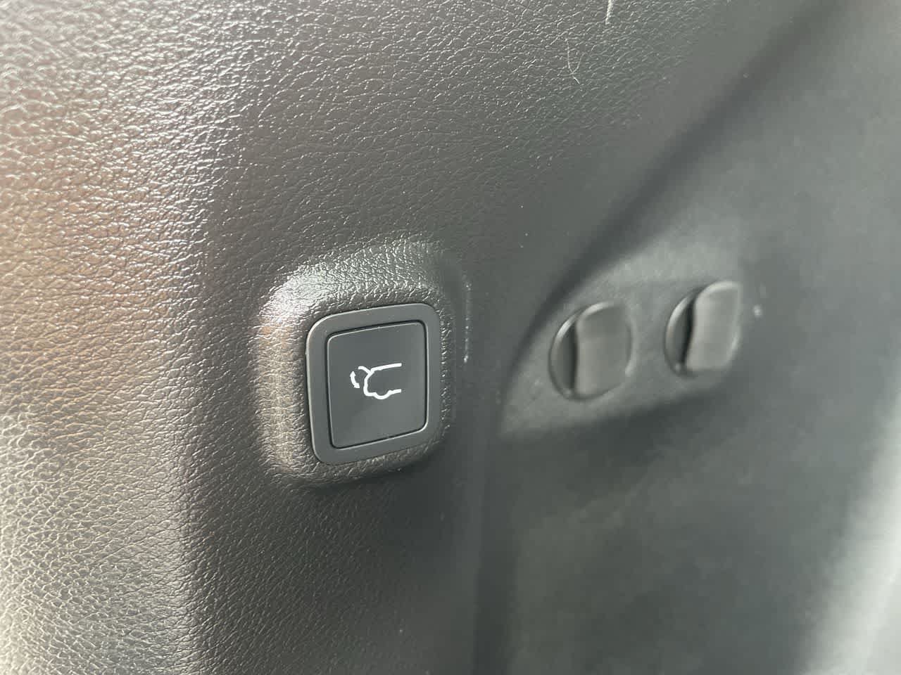Used 2019 Jeep Cherokee Limited AWD/4WD image 18
