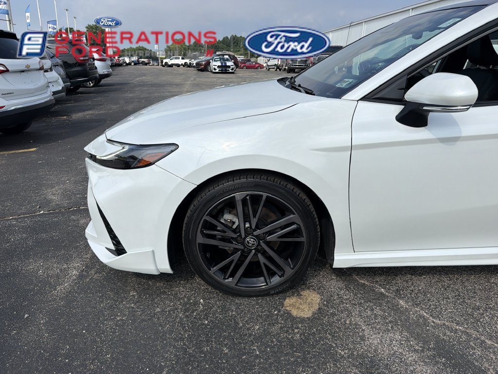 Used 2025 Toyota Camry XSE FWD image 11