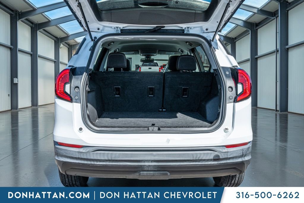 Used 2024 GMC Terrain SLE image 31