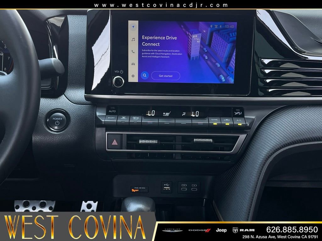 Used 2025 Toyota Camry SE w/ Convenience Package FWD image 23