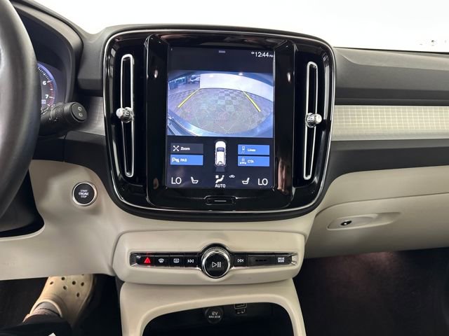 Used 2020 Volvo XC40 T5 Momentum image 22