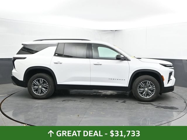 Used 2024 Chevrolet Traverse LT FWD image 3