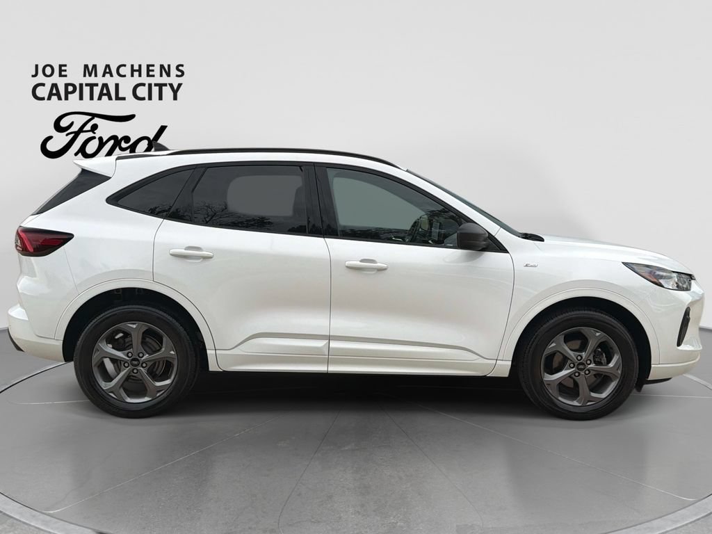 Used 2023 Ford Escape ST-Line w/ Tech Pack #1 AWD/4WD image 3