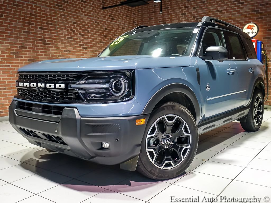 Used 2025 Ford Bronco Sport Outer Banks w/ Outer Banks Tech Package+ AWD/4WD image 2