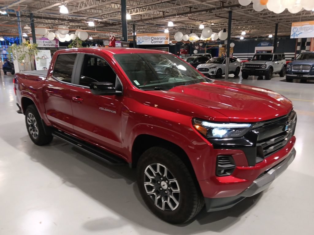 Used 2023 Chevrolet Colorado Z71 w/ Z71 Convenience Package 2 AWD/4WD image 9