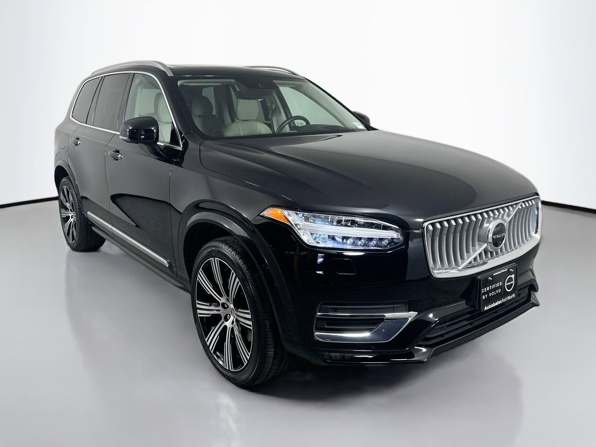 Certified 2024 Volvo XC90 B5 Plus image 3