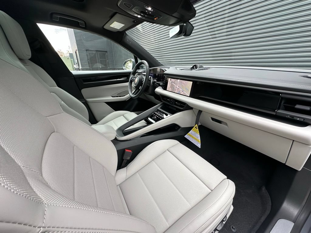Used 2026 Porsche Macan Electric RWD image 40