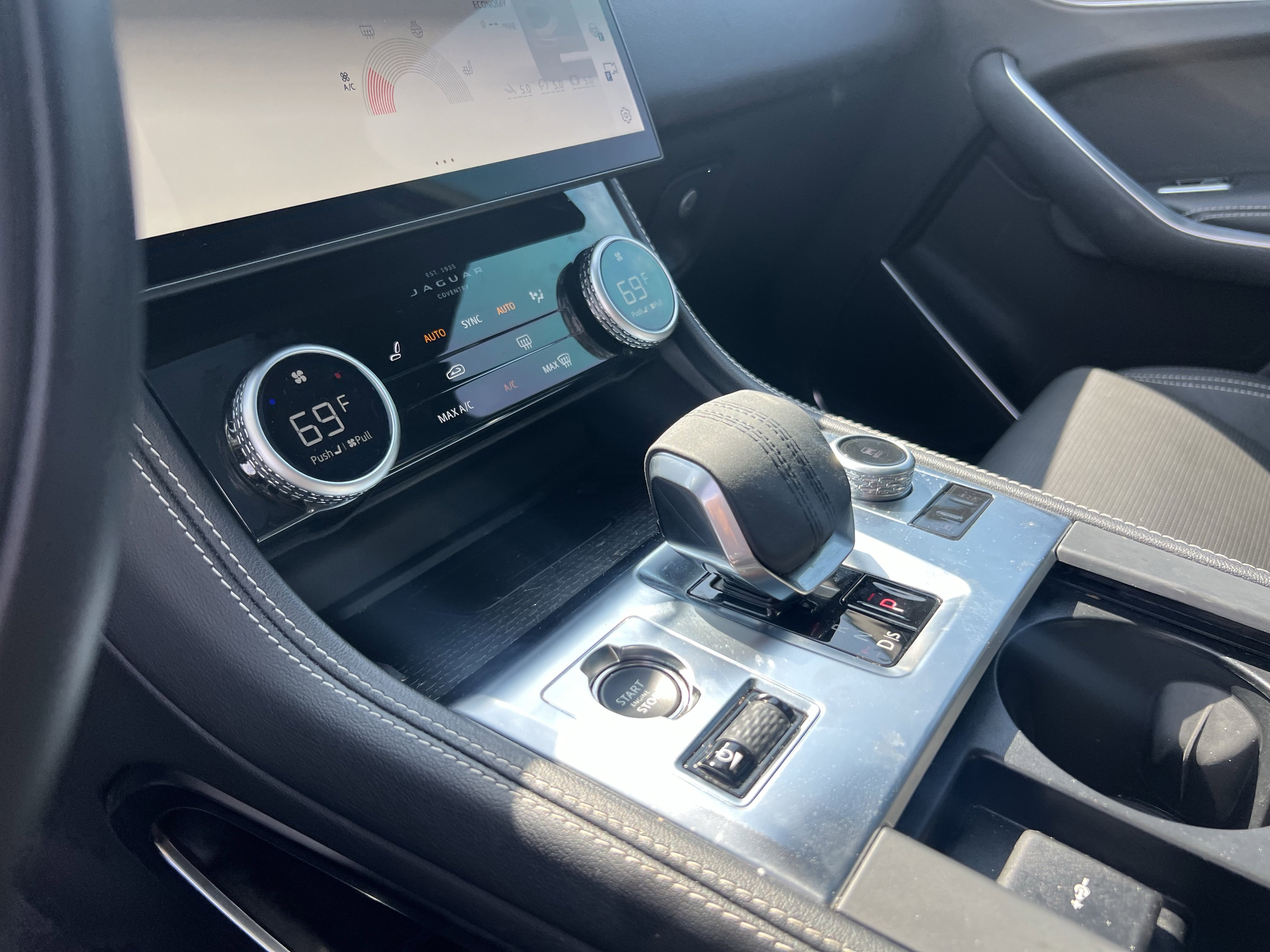 Certified 2025 Jaguar F-PACE R-Dynamic S image 25