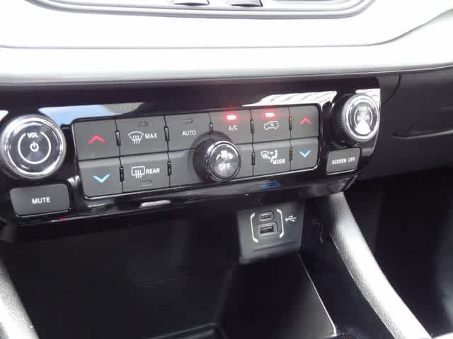 Used 2026 Jeep Compass Limited w/ Sun, Sound & Navigation Group AWD/4WD image 39