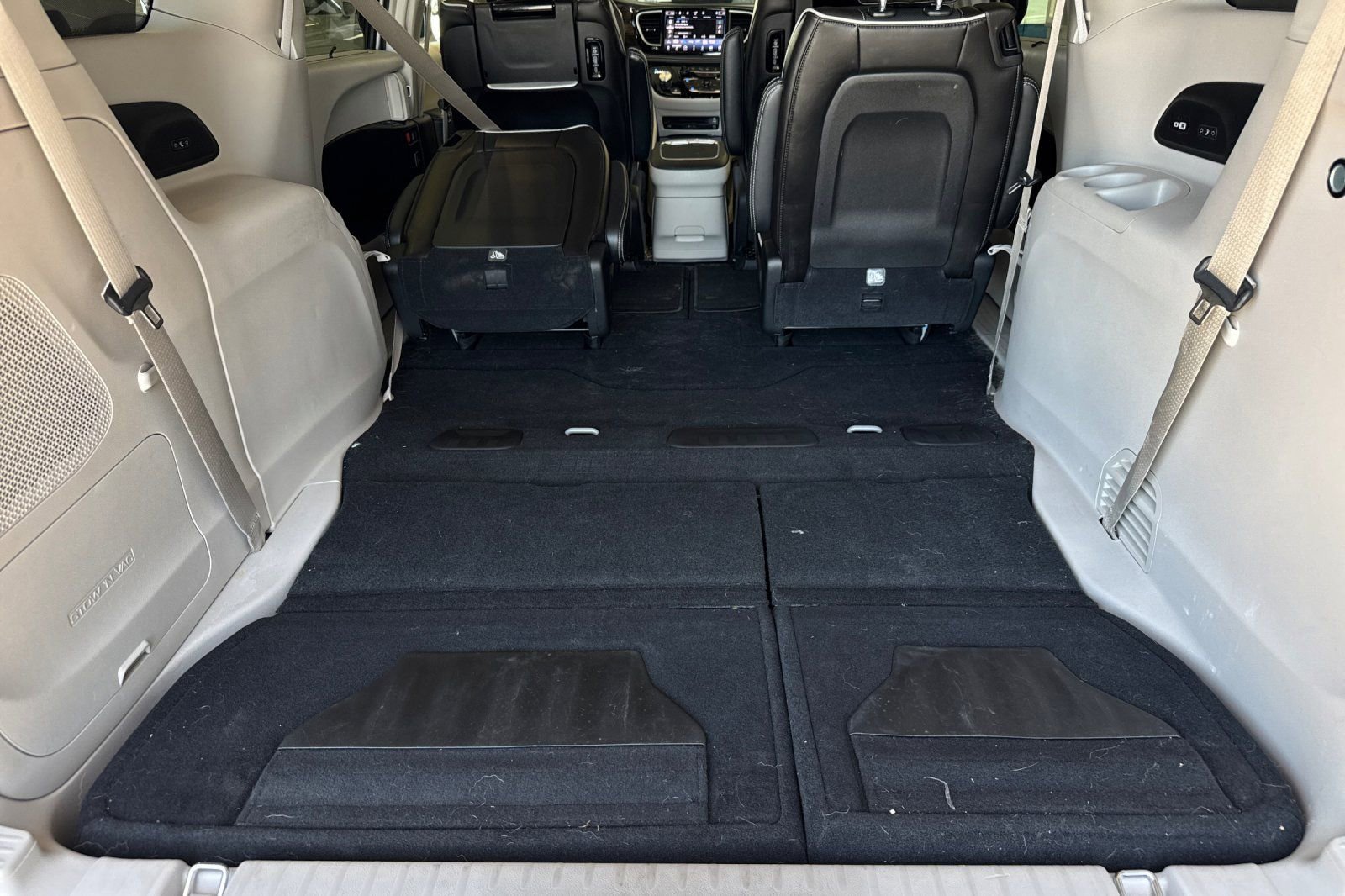 Used 2023 Chrysler Pacifica Limited w/ Uconnect Theater Family Group AWD/4WD image 18