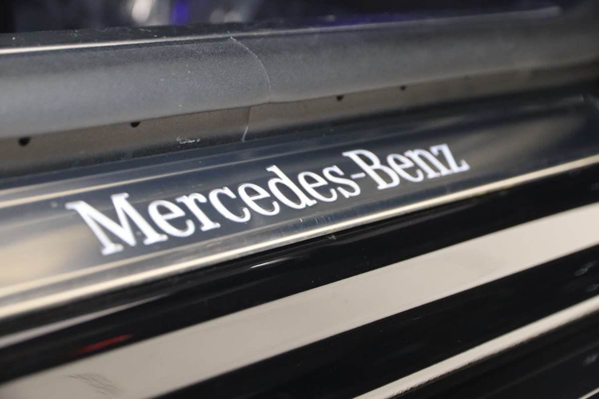 Used 2022 Mercedes-Benz S 500 4MATIC w/ AMG Line Package image 16