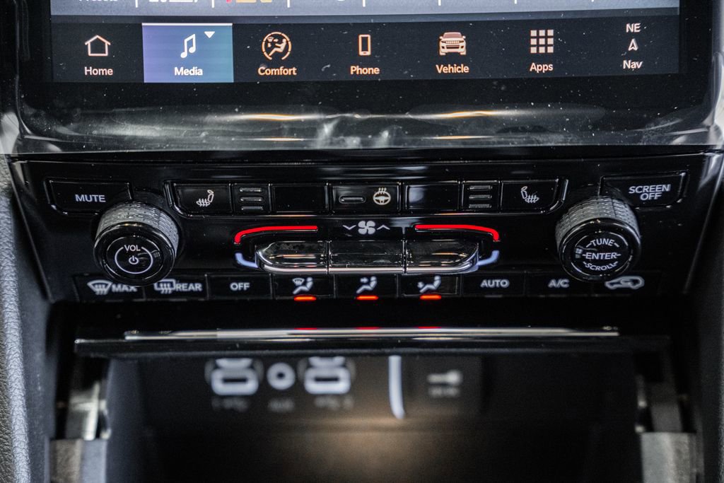 New 2025 Jeep Grand Cherokee Limited image 23