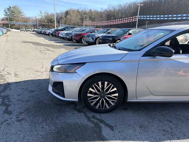 Used 2025 Nissan Altima 2.5 SV image 9