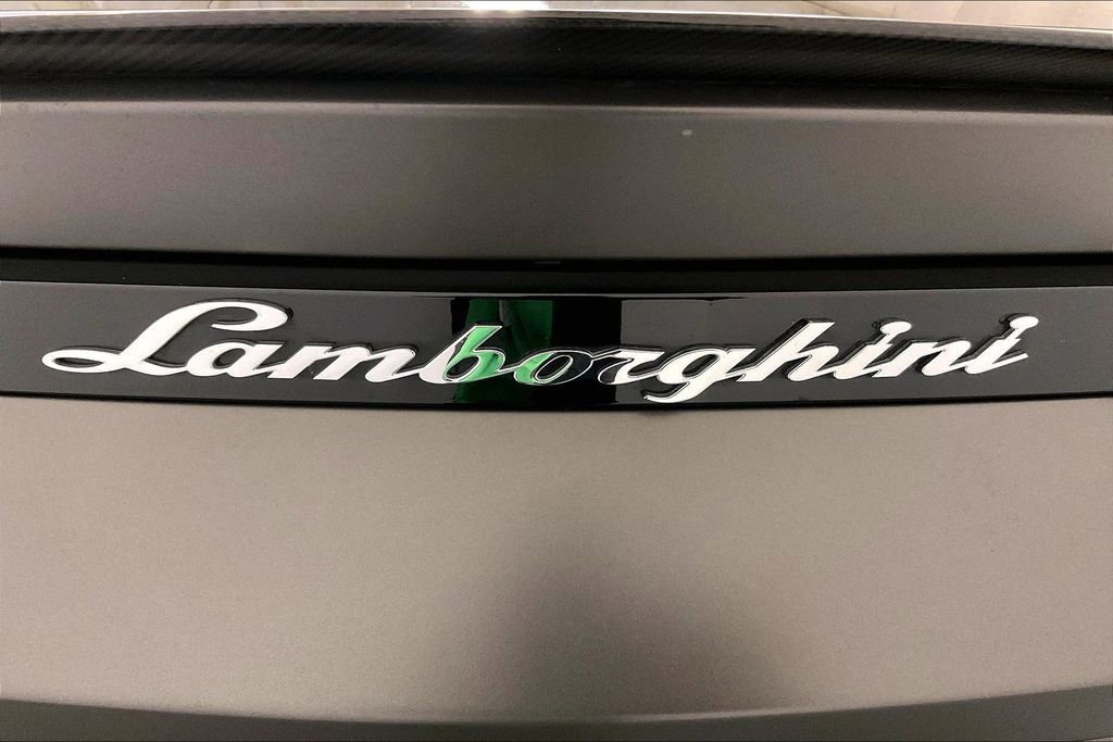 Used 2022 Lamborghini Urus image 18