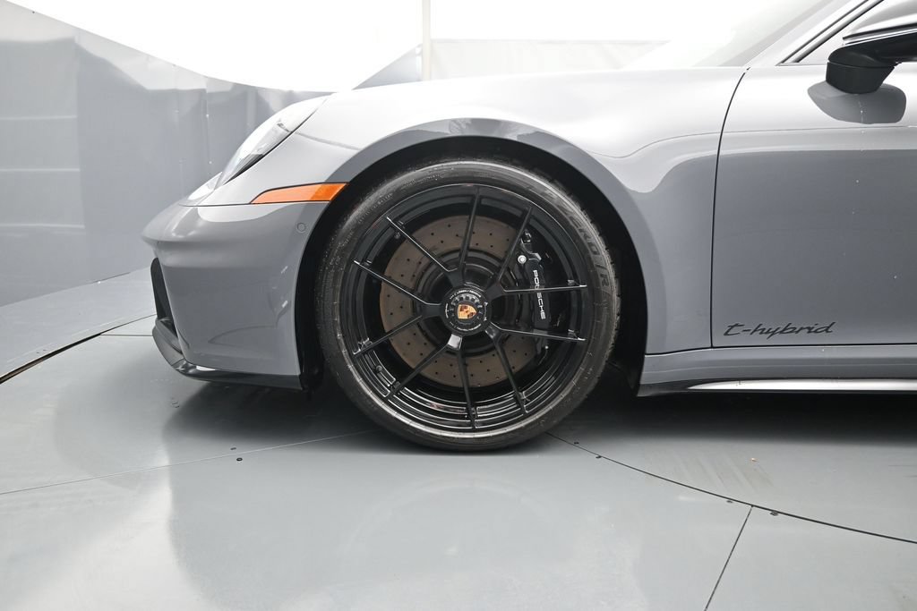 Certified 2026 Porsche 911 Carrera 4 GTS AWD/4WD image 6