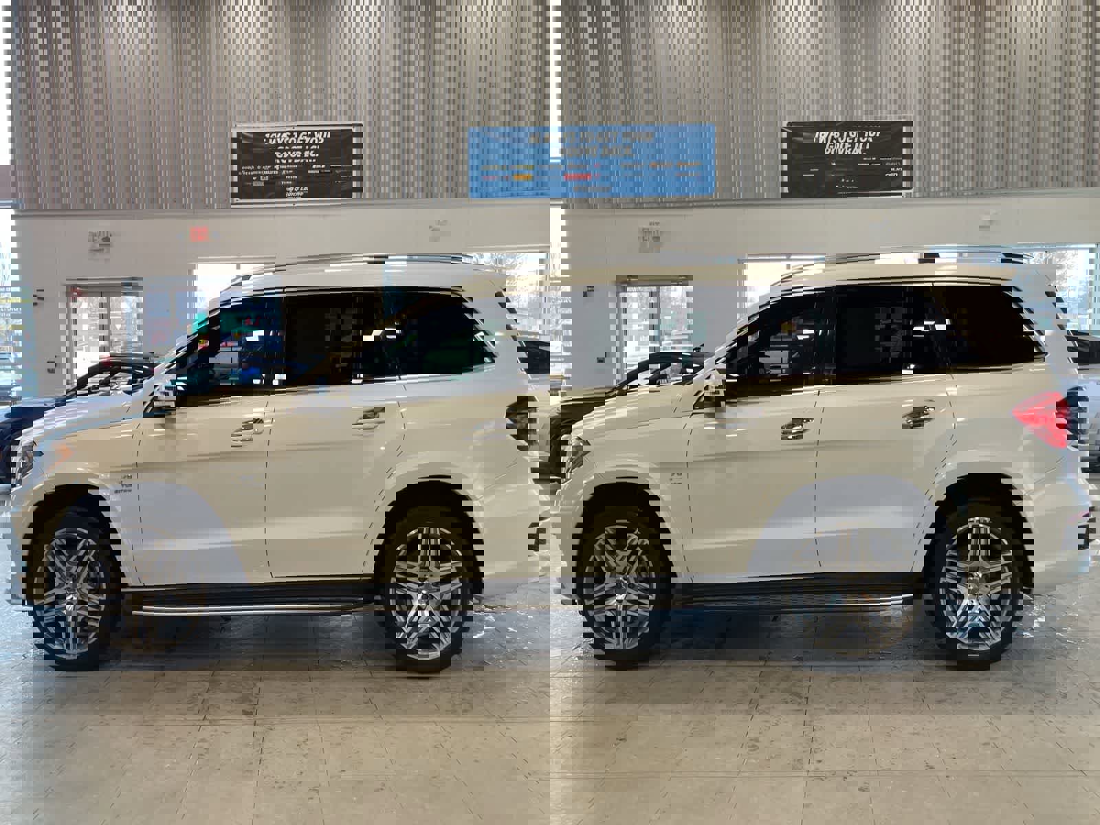 Used 2015 Mercedes-Benz GL 63 AMG 4MATIC image 8