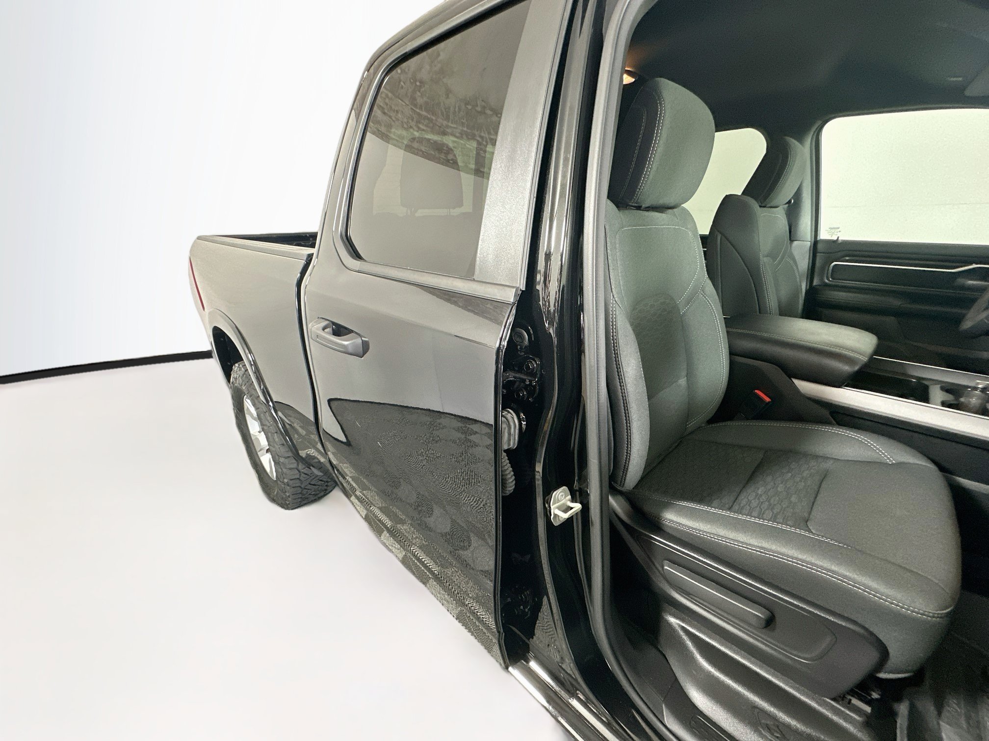 Used 2025 RAM 1500 Big Horn RWD image 28