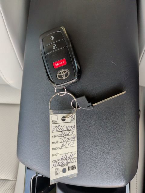 Used 2023 Toyota Prius XLE FWD image 33