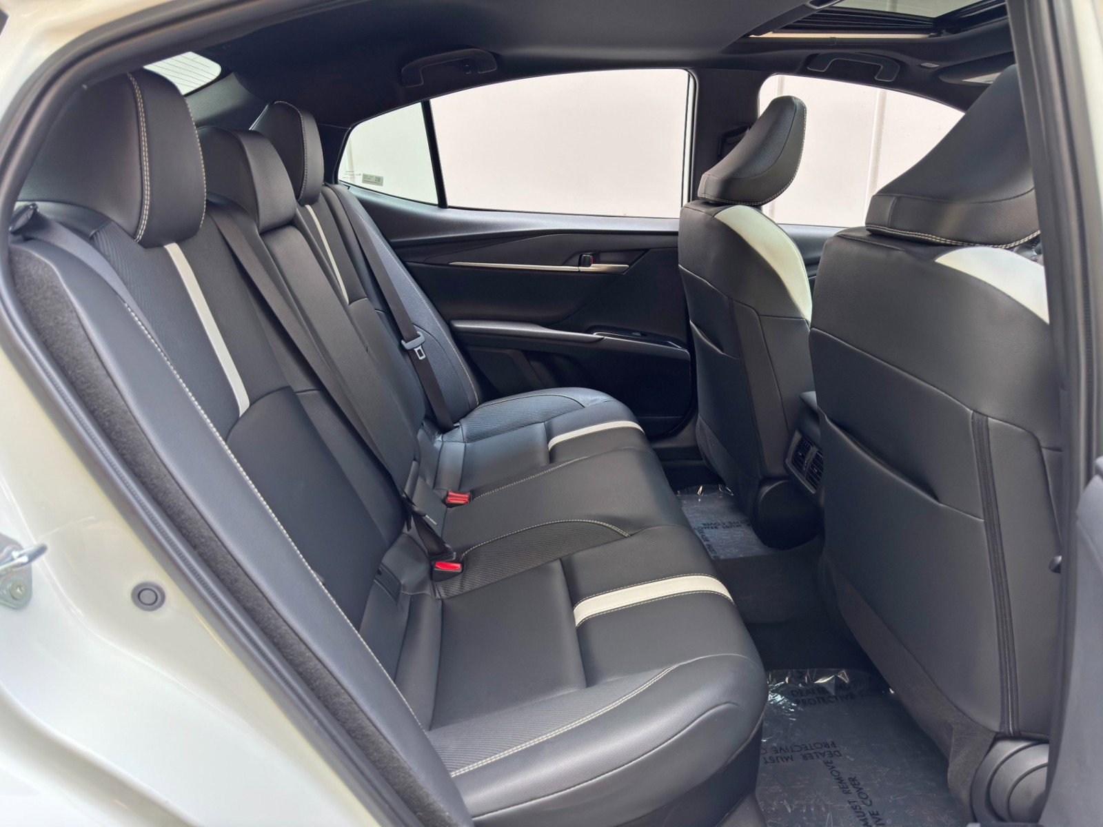 Used 2025 Toyota Camry SE image 39