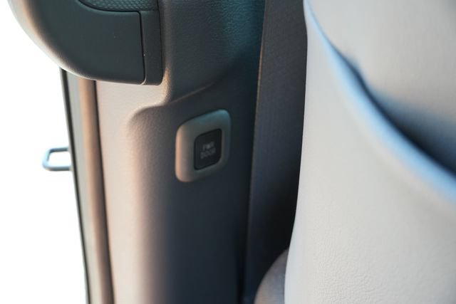Used 2023 Toyota Sienna XLE FWD image 22