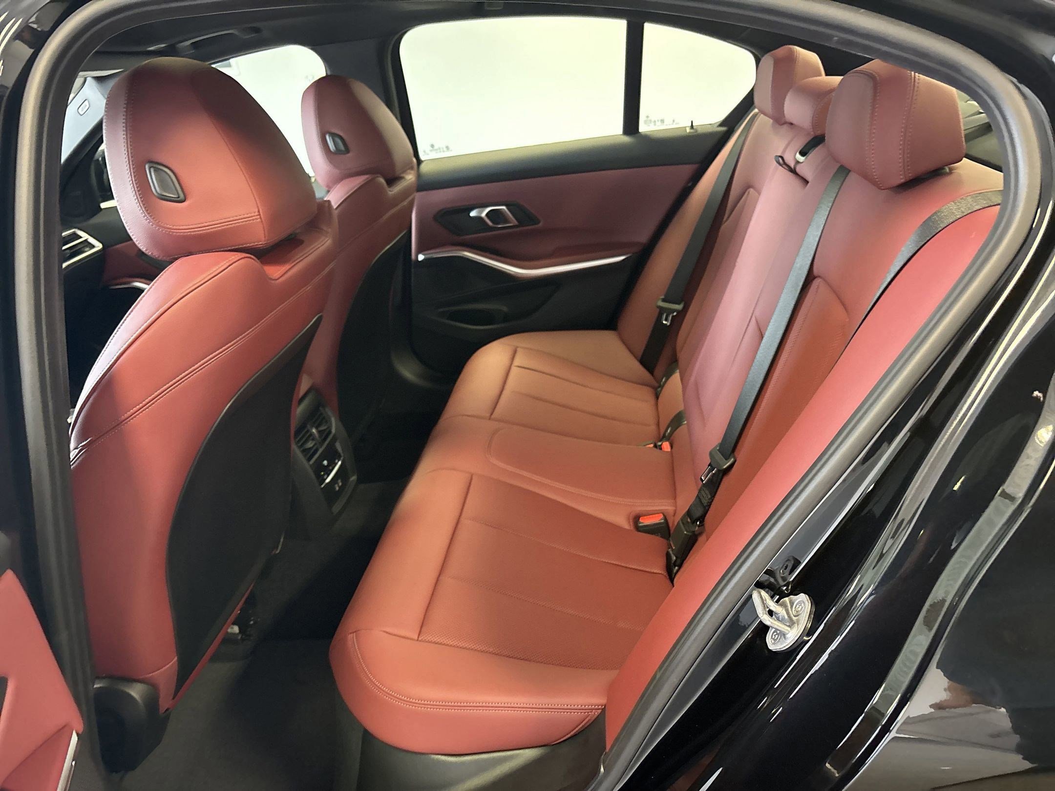 Used 2025 BMW 330i Sedan w/ M Sport Package image 13