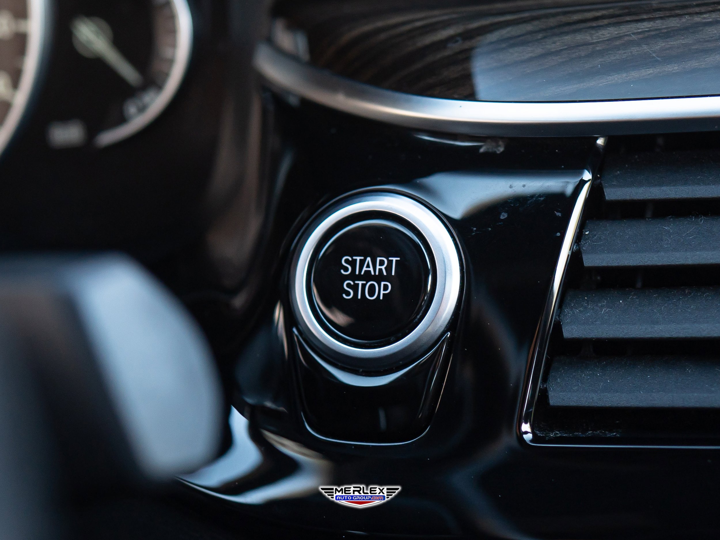 Used 2019 BMW 530e xDrive w/ Convenience Package AWD/4WD image 34