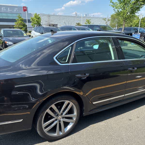 Used 2017 Volkswagen Passat 1.8T R-Line FWD image 8
