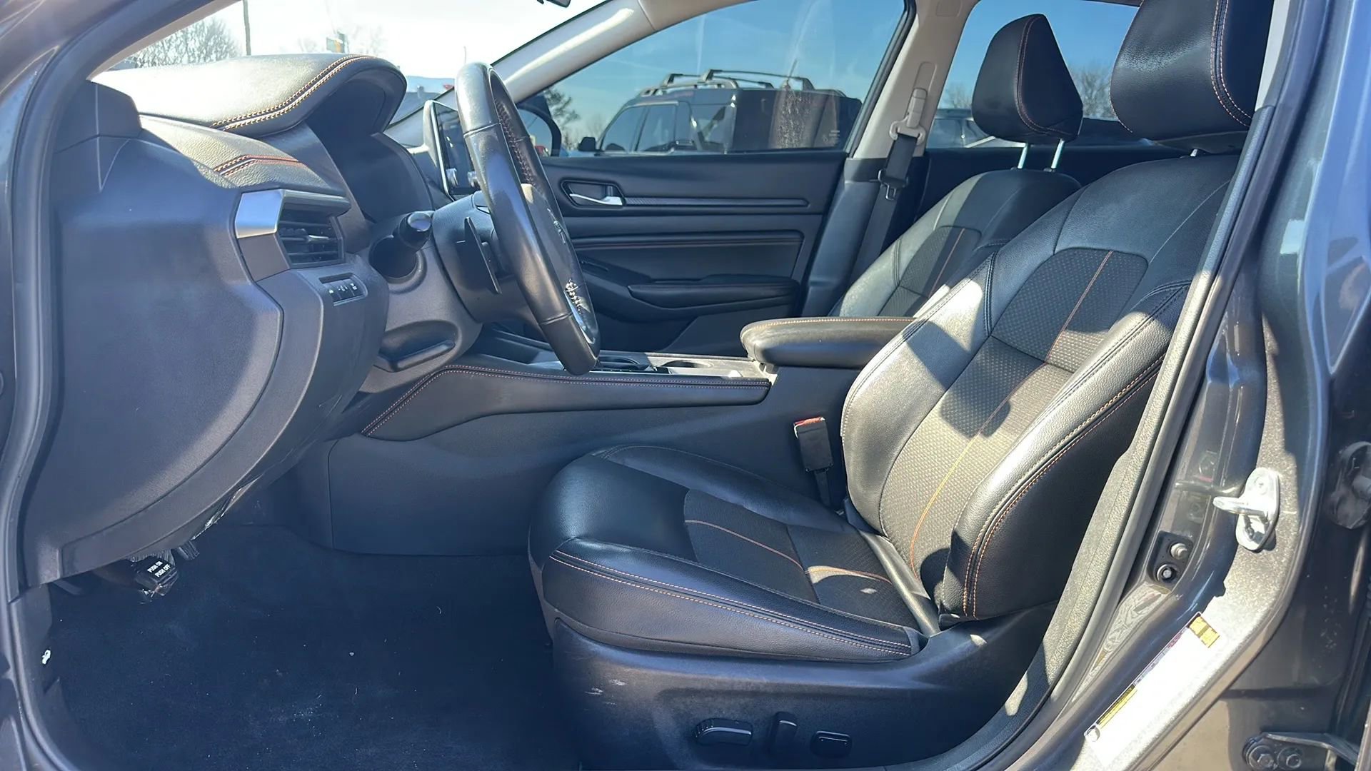 Used 2022 Nissan Altima 2.5 SR w/ Midnight Edition Package image 9