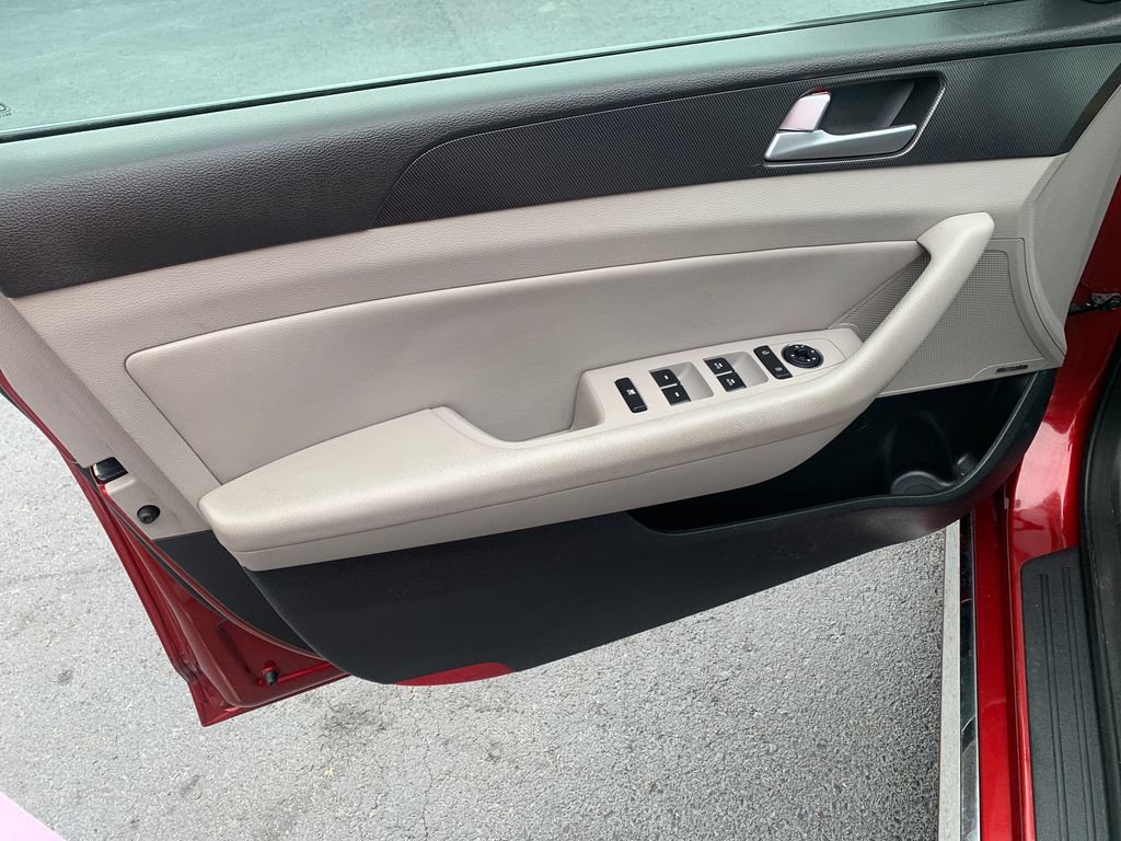 Used 2015 Hyundai Sonata Sport w/ Option Group 04 FWD image 18