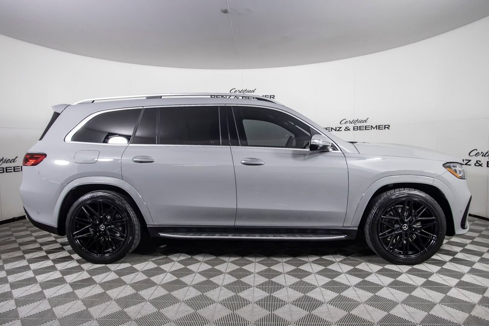 Used 2025 Mercedes-Benz GLS 580 4MATIC image 3