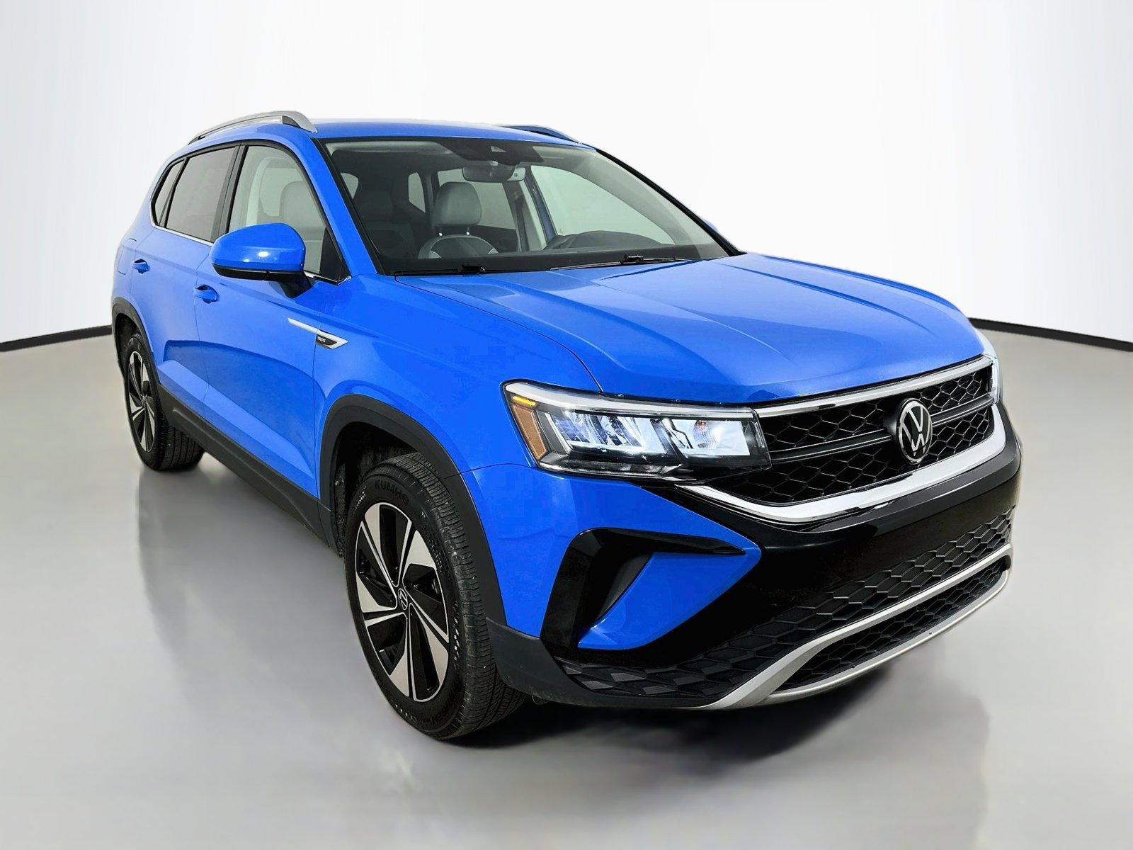 Used 2024 Volkswagen Taos SE AWD/4WD image 3