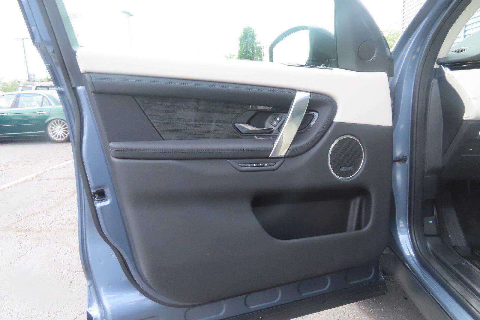 Used 2023 Land Rover Discovery Sport SE AWD/4WD image 26