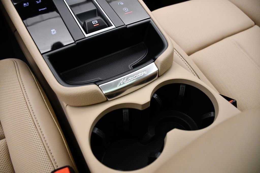 Certified 2025 Porsche Macan image 33