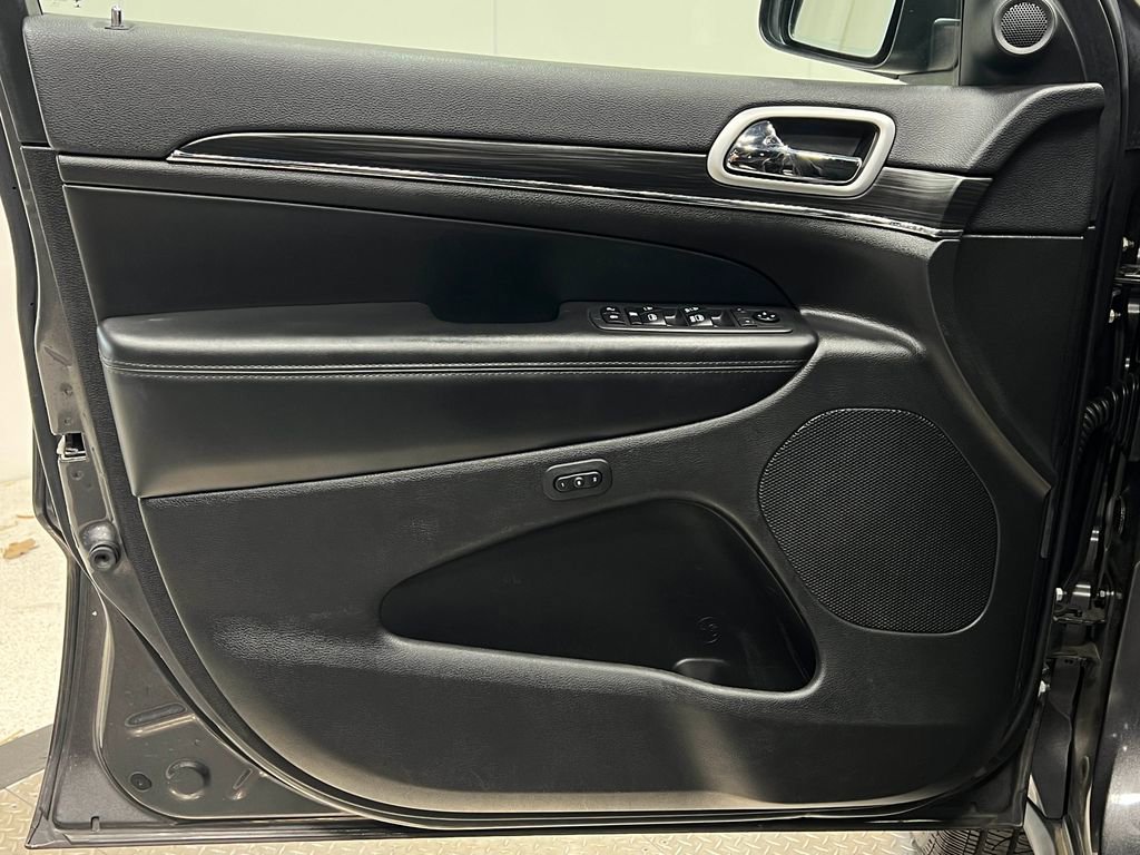 Used 2019 Jeep Grand Cherokee Limited w/ Luxury Group II image 16