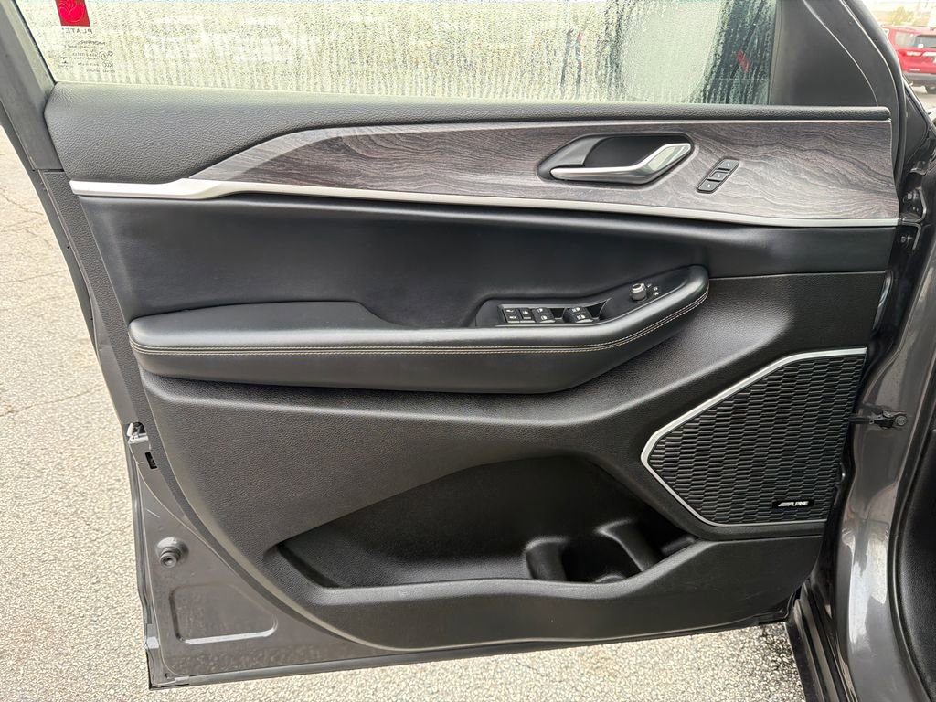 Used 2022 Jeep Grand Cherokee L Limited image 10