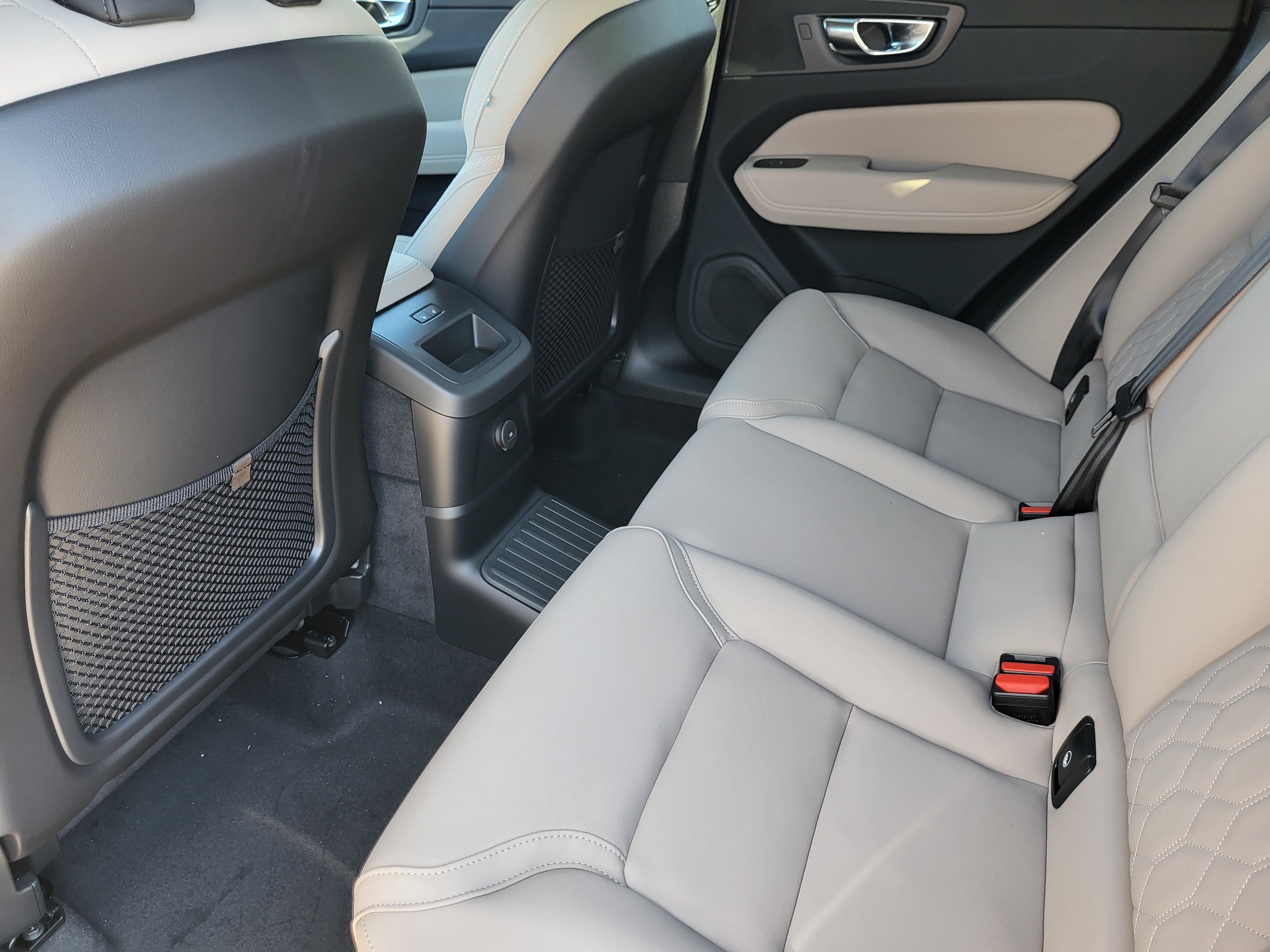 New 2026 Volvo XC60 T8 Plus w/ Protection Package Premier AWD/4WD image 18