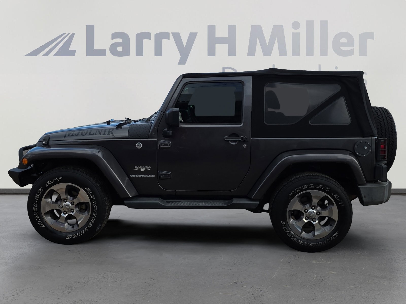 Used 2017 Jeep Wrangler Sahara w/ Connectivity Group image 2